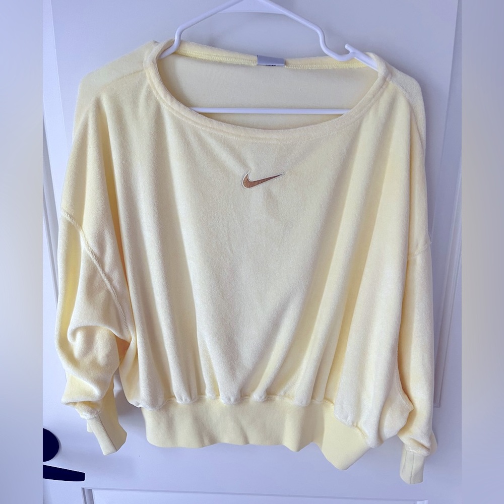 Nike women’s long sleeve oversized yellow sweater size small